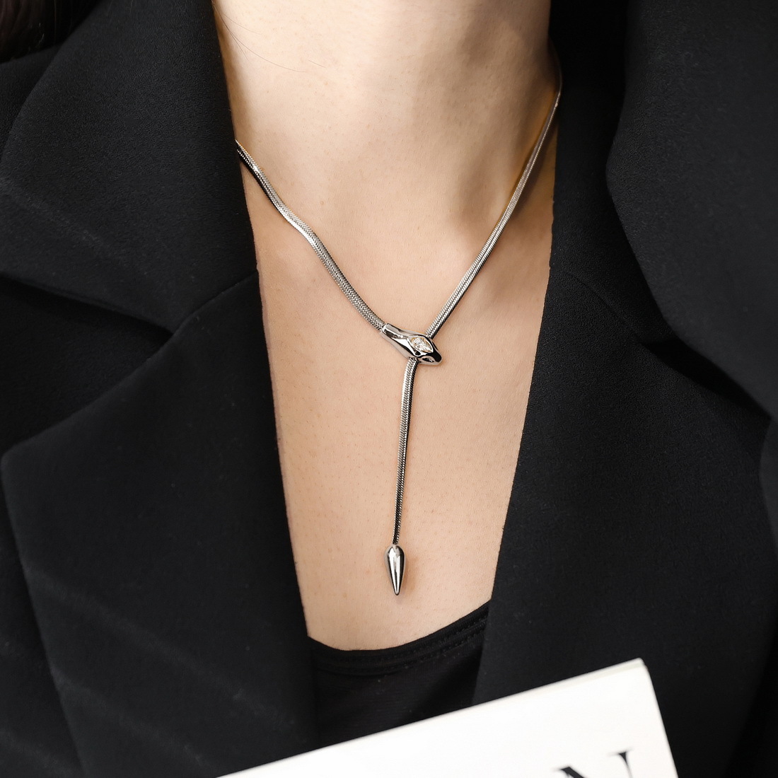 2026 New Designer Luxury Brand Titanium Steel Non Fading Design Sense Snake Zircon Necklace Women's Collarbone Chain Snake Bone Necklace Retro Hi