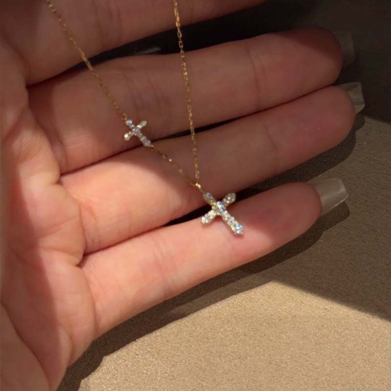 2026 New Designer Luxury Brand Retro Full Diamond Double Cross Women's Necklace Light Luxury Inlaid Diamond Pendant Ultra-fine Collarbone Chain B