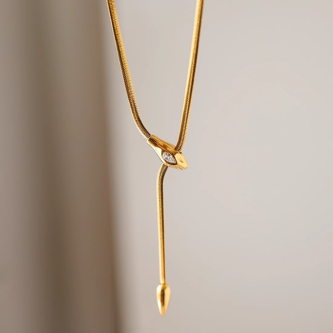 2026 New Designer Luxury Brand Titanium Steel Non Fading Design Sense Snake Zircon Necklace Women's Collarbone Chain Snake Bone Necklace Retro Hi