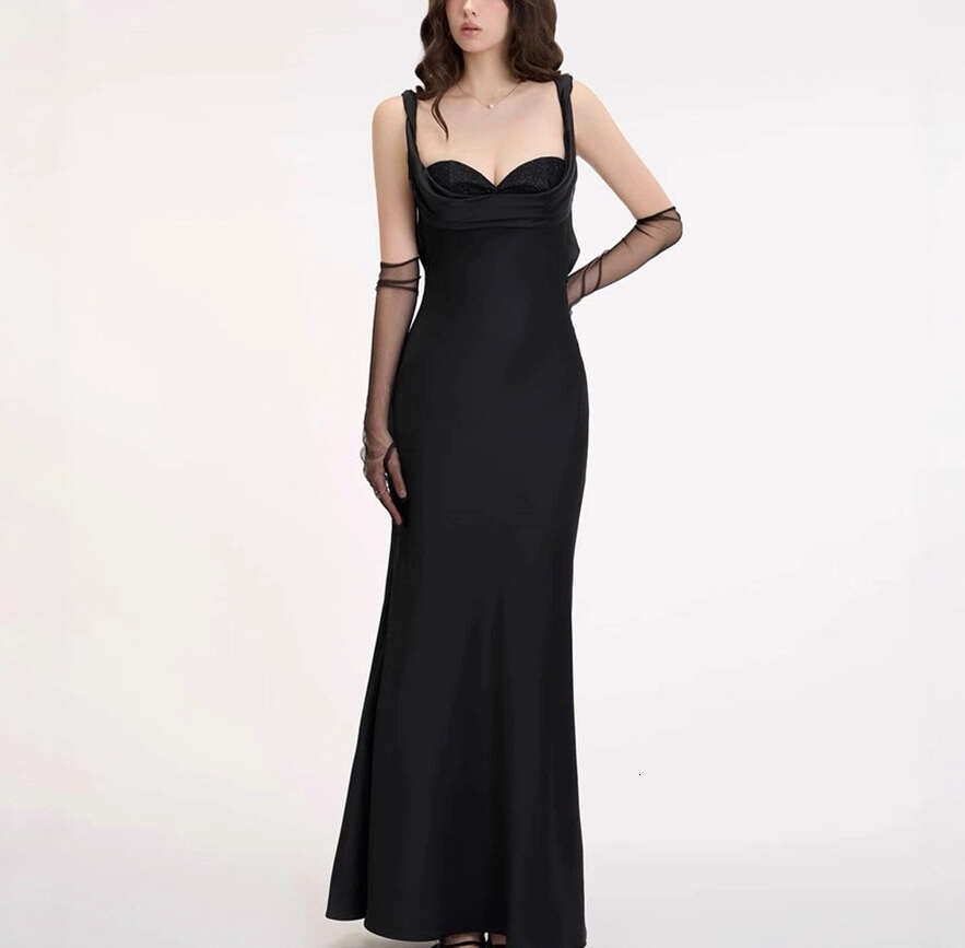 2026 new women's niche design social goddess sexy shoulder strap fake two-piece chest slimming tight mermaid long skirt