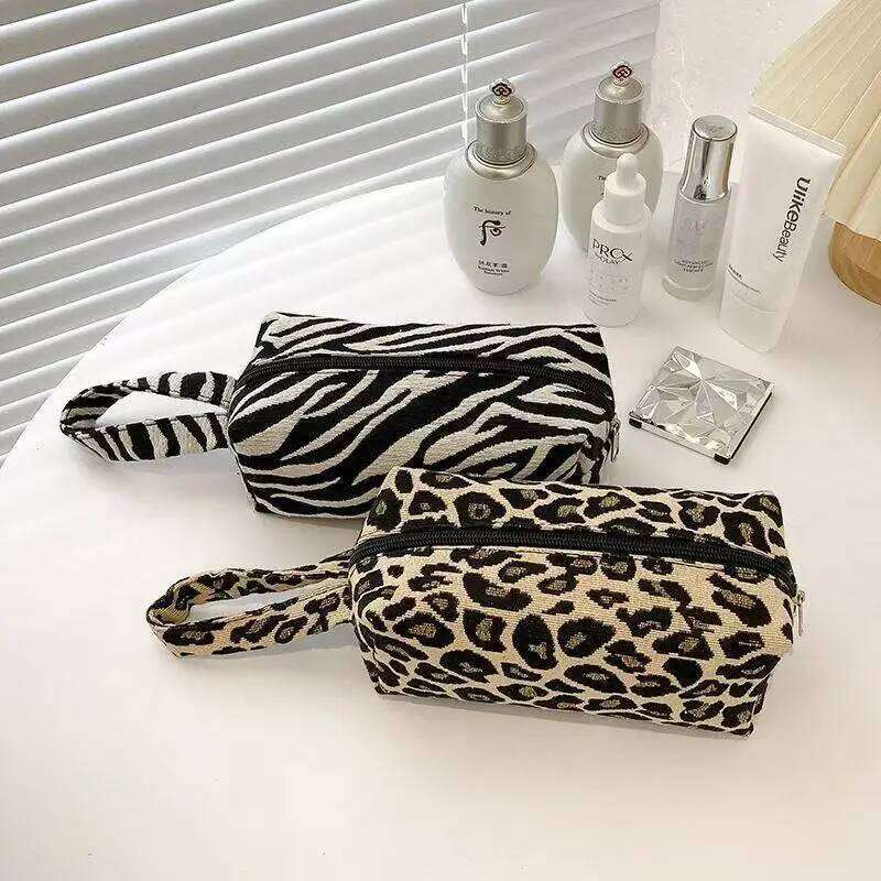 Leopard Print Makeup Bags Pen High Quality WOMEN'S Large Capacity Pillow Bag Portable Storage Handbag Free Shipping XJ260310