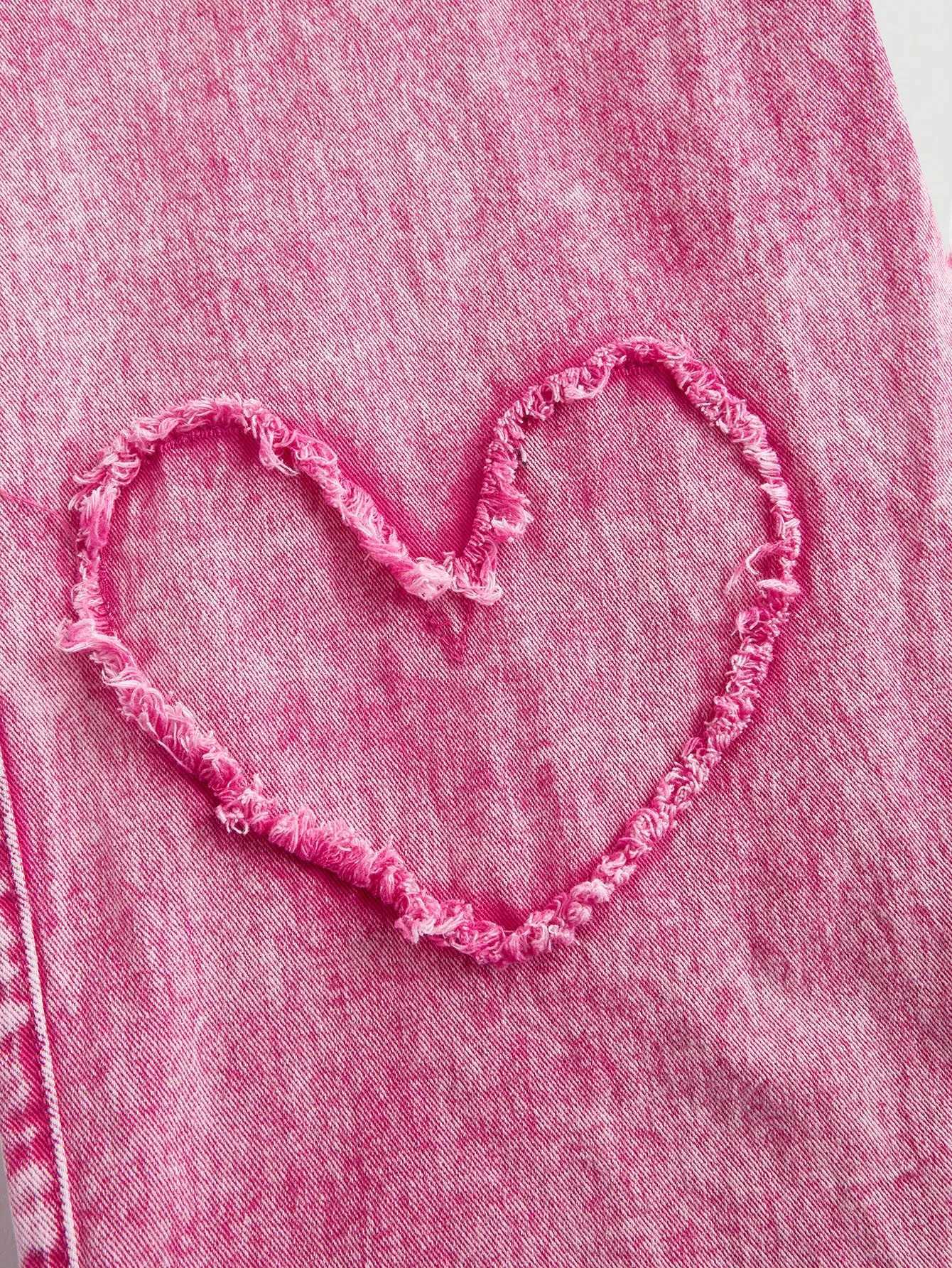 Plus Size Pink Heart Patch Wide Leg Jeans for Women Casual Denim Pants with Frayed Detail M260310