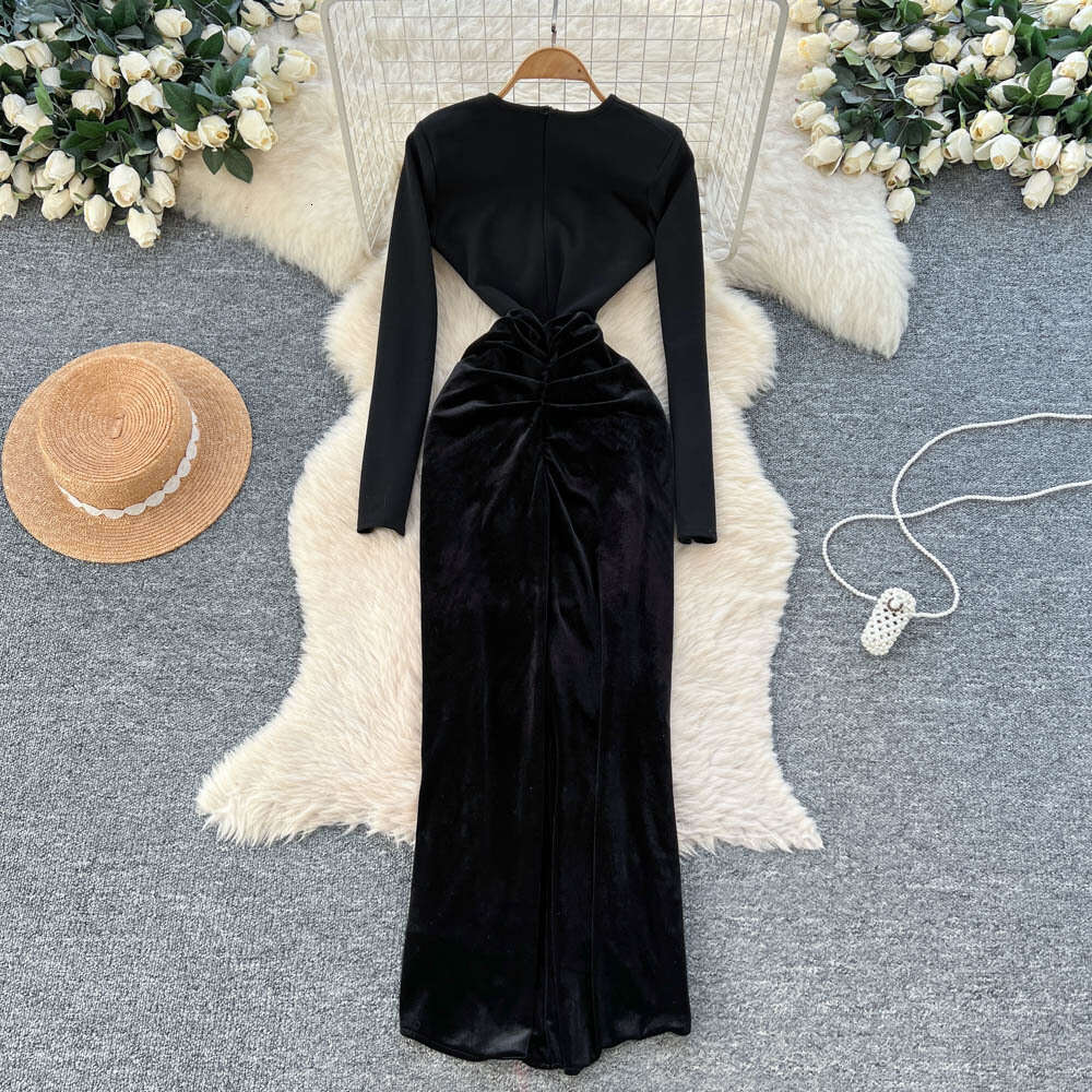 High end niche social celebrity style velvet dress with metal buckle and pleated waist, French style light luxury black