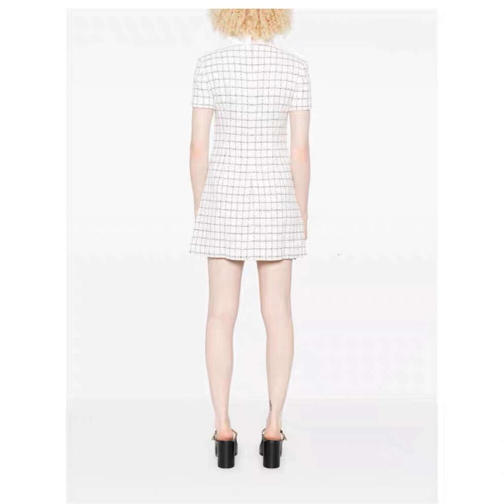 2025 new designer fashion brand elegant plaid short skirt suitable for social celebrities to slim and fashionable