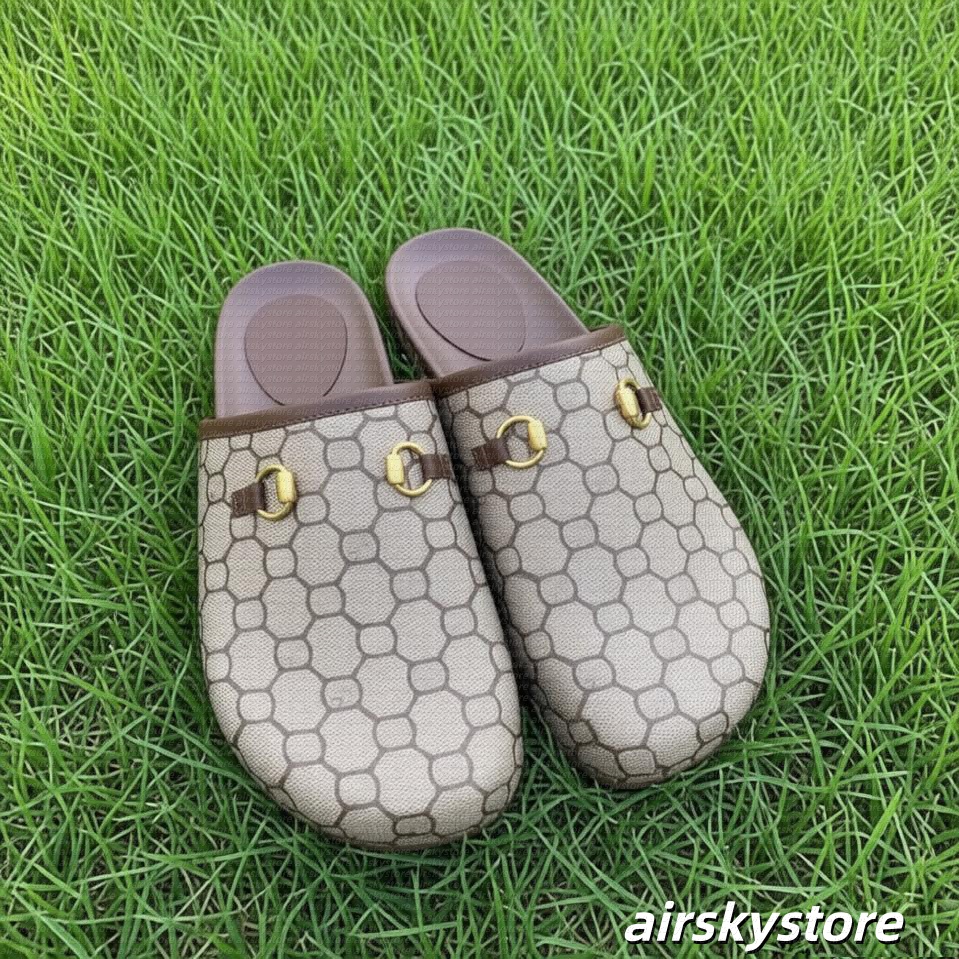 2026 Designers clogs Luxury Slippers Slide mules Women Ladies flip flops Rubber Hollow Platform Sandals Flip Flops Scuffs Lovely Sunny Beach Shoes eur 35-46 01