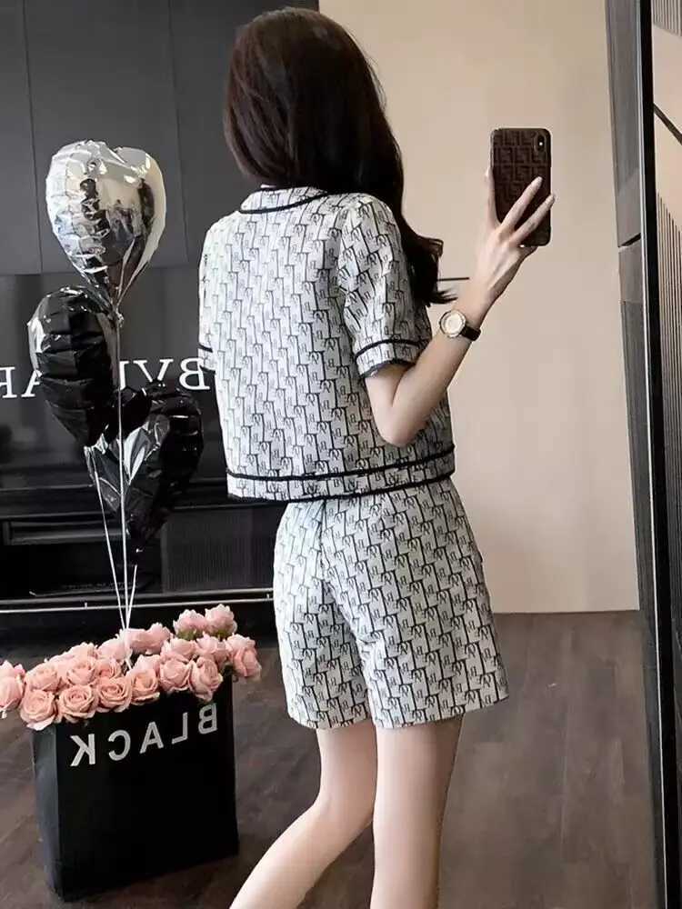 Letter Geometry Black Pattern 2 Piece Sets French Women Temperament Short Sleeve Jacket Shirts Short Pant Elegant Female SummerT260310