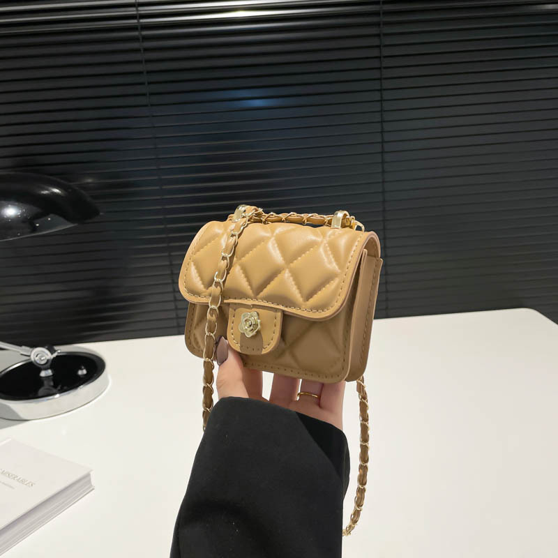 2026 New Niche Designer Bag Chain Small Bag Hand-held Top Luxury Fashion Shoulder Bag Versatile Internet Celebrity Mouth Red Envelope Mini Coin Small 