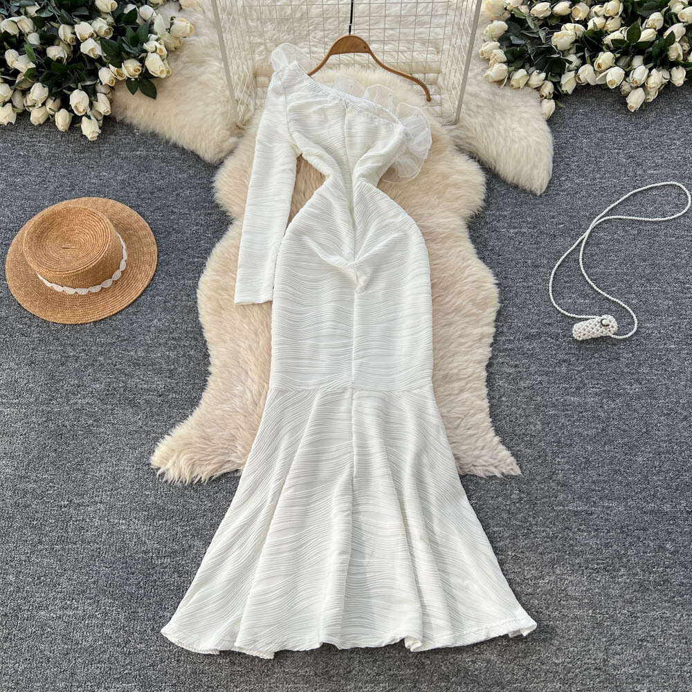 Women's white evening dress, European and American social design, single shoulder long sleeved pleated slim waist fishtail skirt