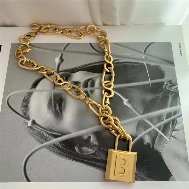 Vintage Chunky Metal Thick Chain Necklace Geometric Letter B Lock Pendant Necklace Fashion Women Punk Jewelry Accessories 260302