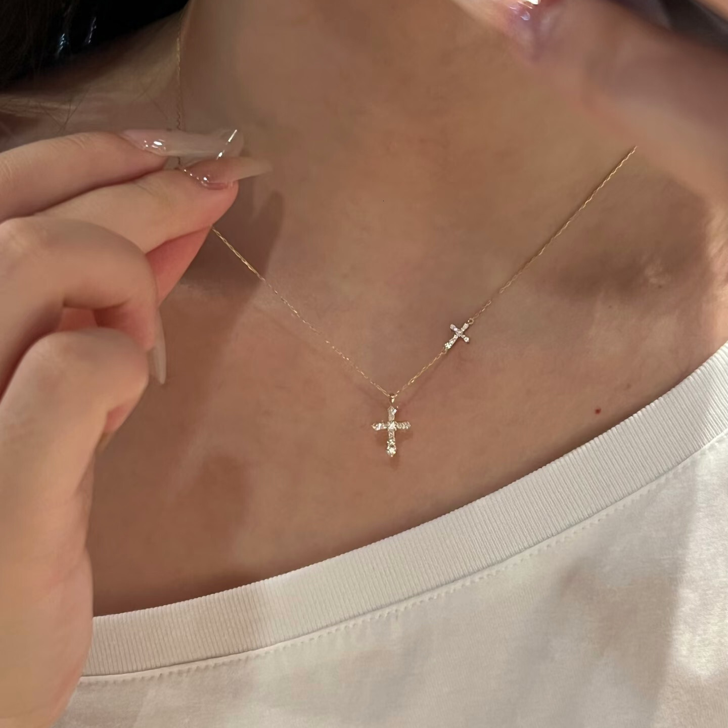2026 New Designer Luxury Brand Retro Full Diamond Double Cross Women's Necklace Light Luxury Inlaid Diamond Pendant Ultra-fine Collarbone Chain B