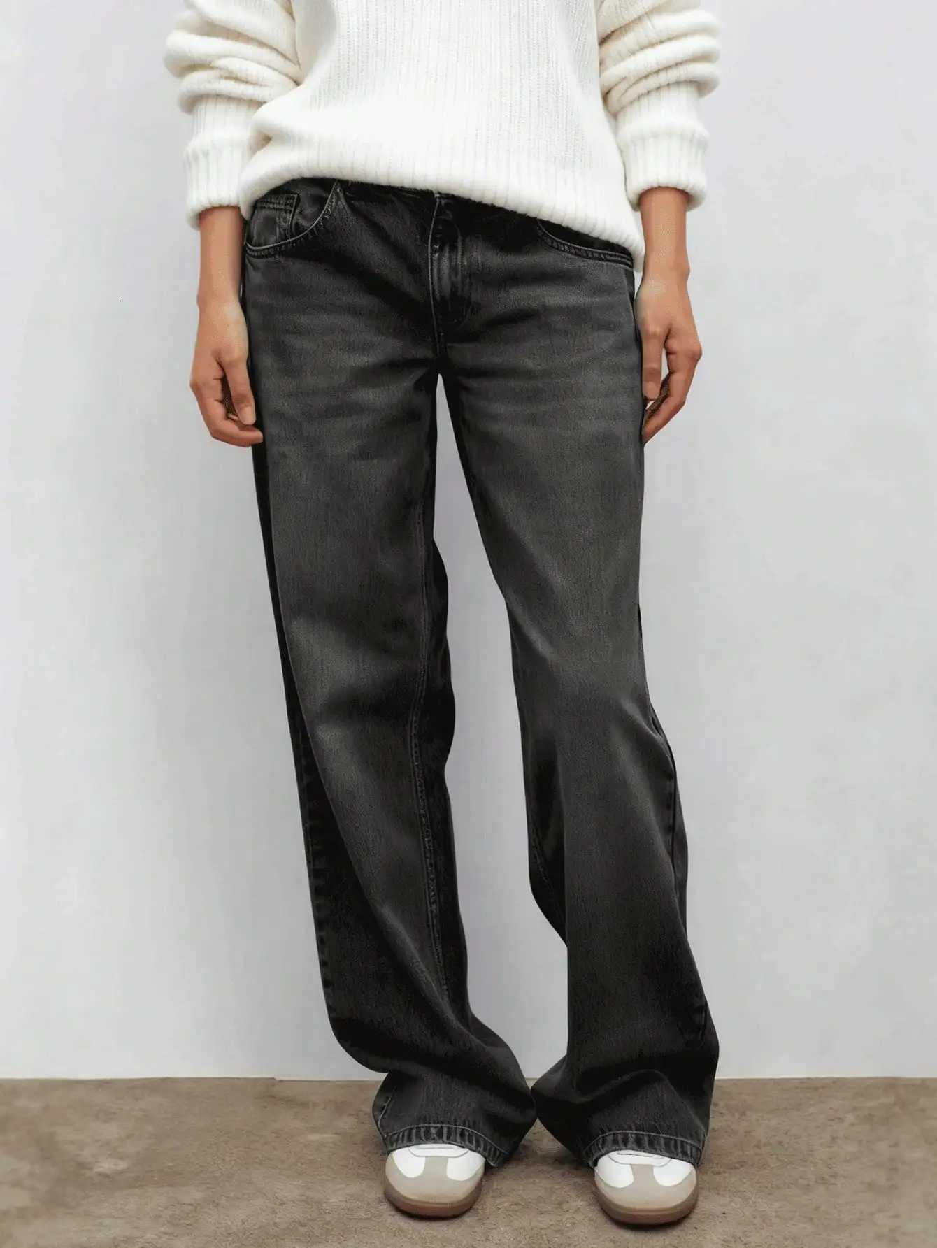 High-Quality Womens Black Jeans with Leopard Print and Star Pattern - Low-Rise Design Denim PantsT260310