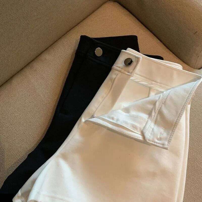 High-Waisted Slimming Women 2025 Spring Summer Korean Style Tight Elastic Black White Shorts Casual Street Short Pants T260310