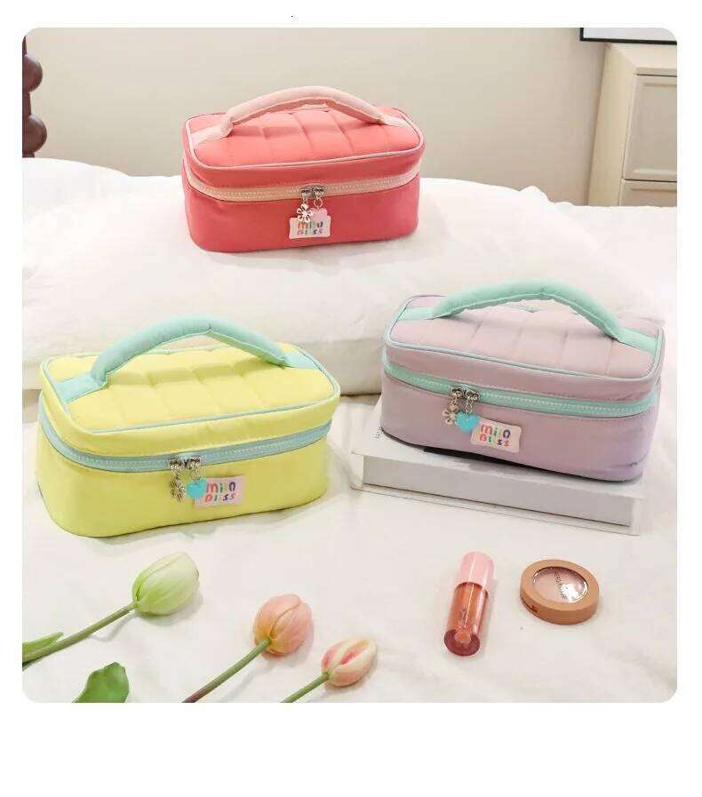 Customized Ins Korean style high-value handheld bag, cute color blocking, large capacity portable skincare makeup b XJ260310
