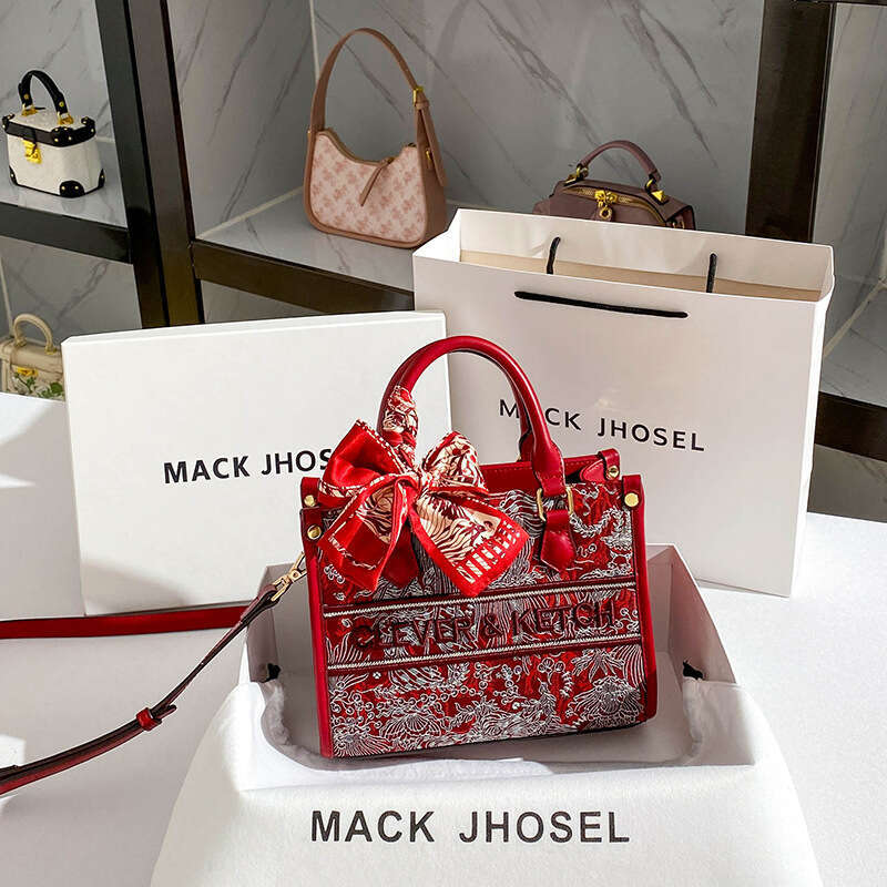 One Piece Dropshipping Chinese Trend Light Luxury Embroidered Tote Bag High End Red Bridal Handbag Wholesale