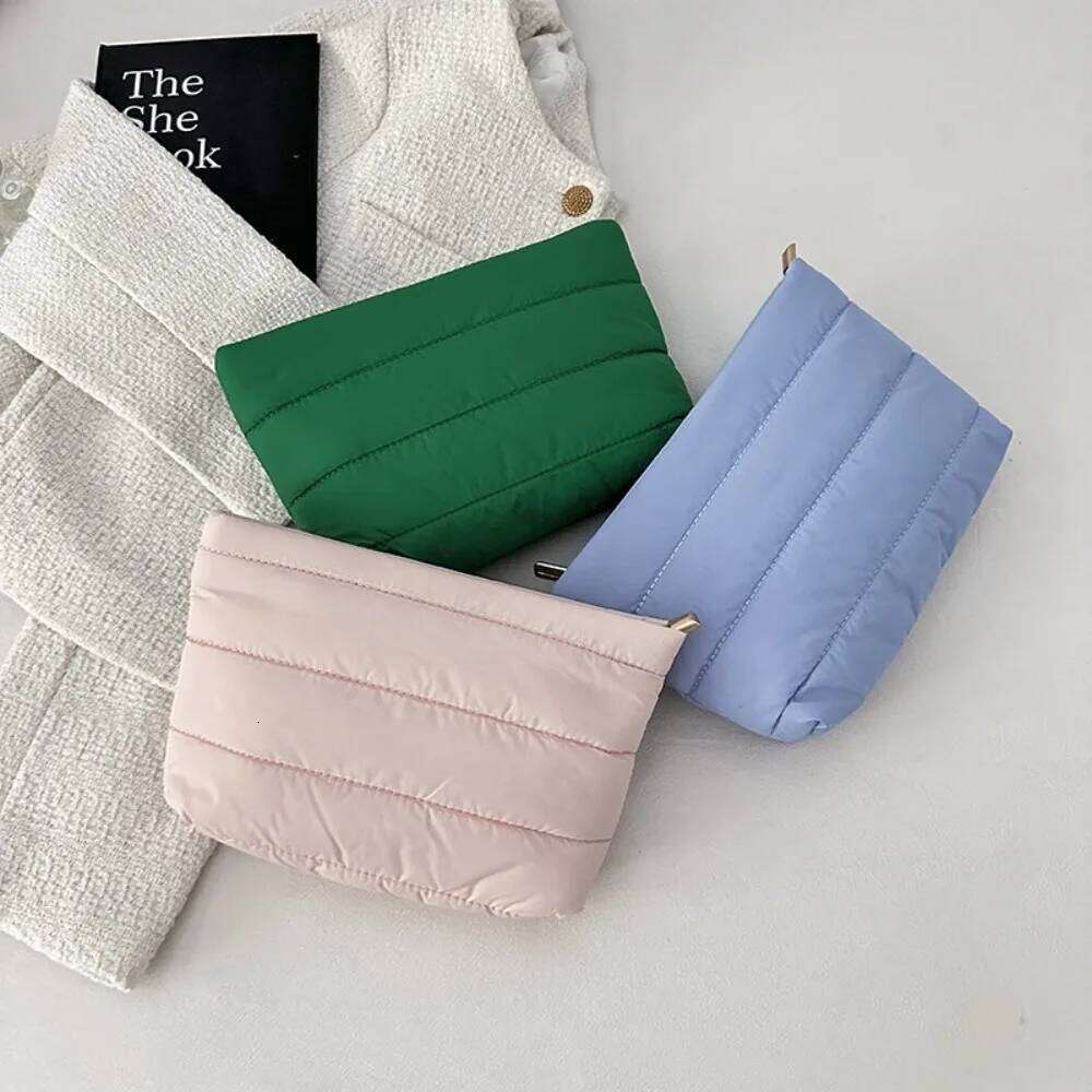 Casual Quilted Makeup Solid Color Large Capacity Travel Toiletry Zipper Puffy Padded Women Cosmetic Organizer Bag XJ260310