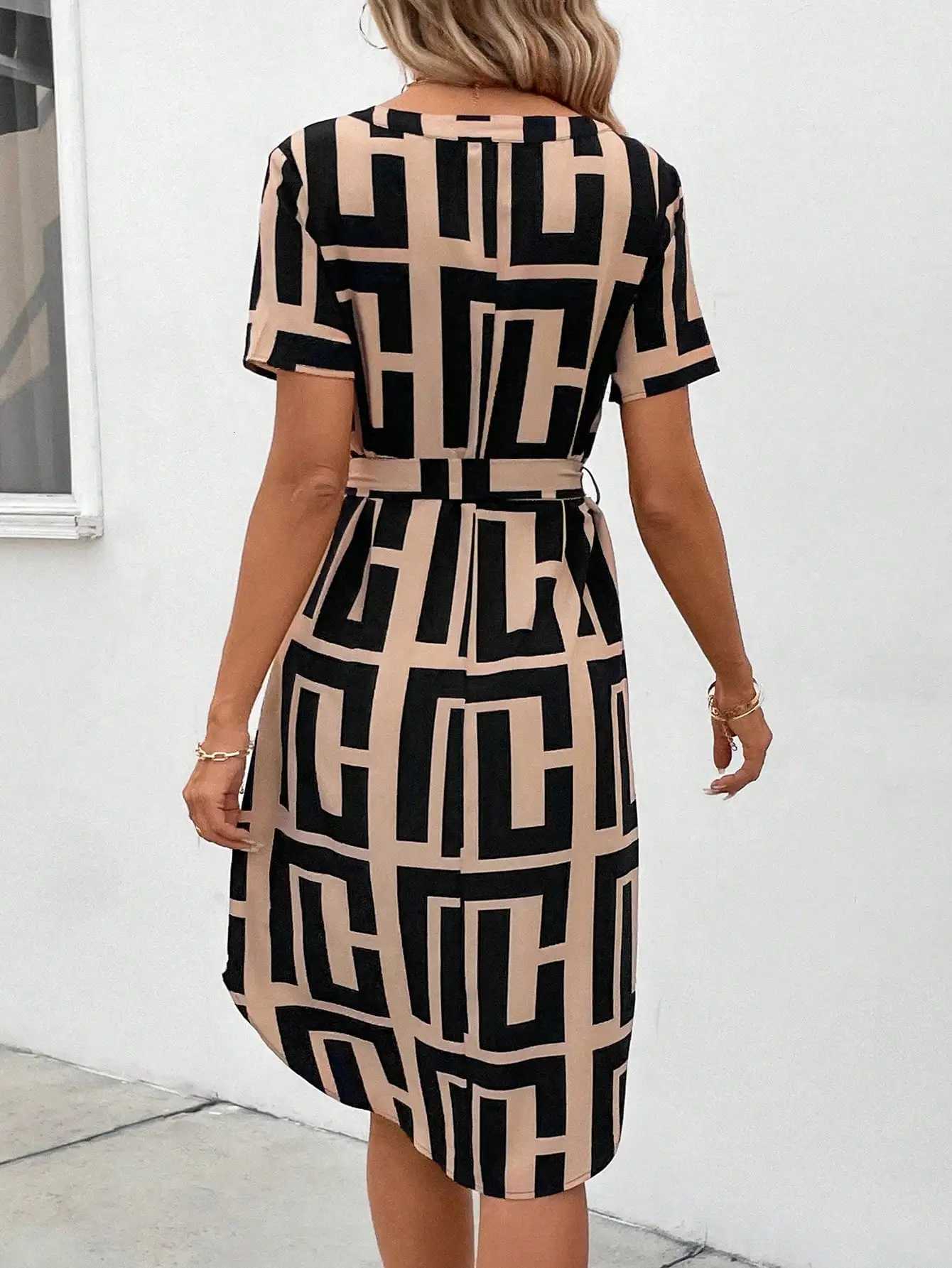 Womens Geometric Print Notch Neck Short Sleeve Wrap Dress with BeltT260310