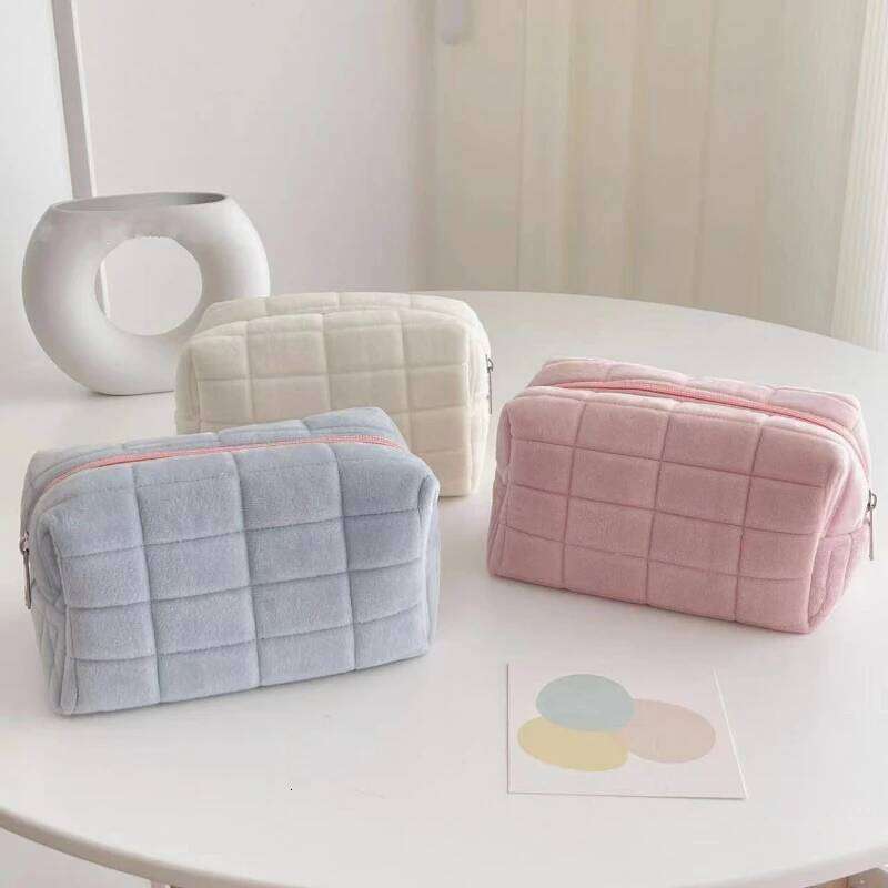 Plush cute girl makeup pillow storage, high-end sense, large capacity bag, simple and lightweight travel storage XJ260310