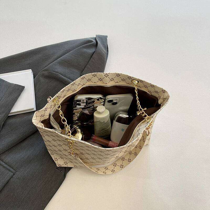 2024 Autumn and Winter New Presbyopic Handbag Shoulder Large Capacity Tote Women's Bag XJ260310