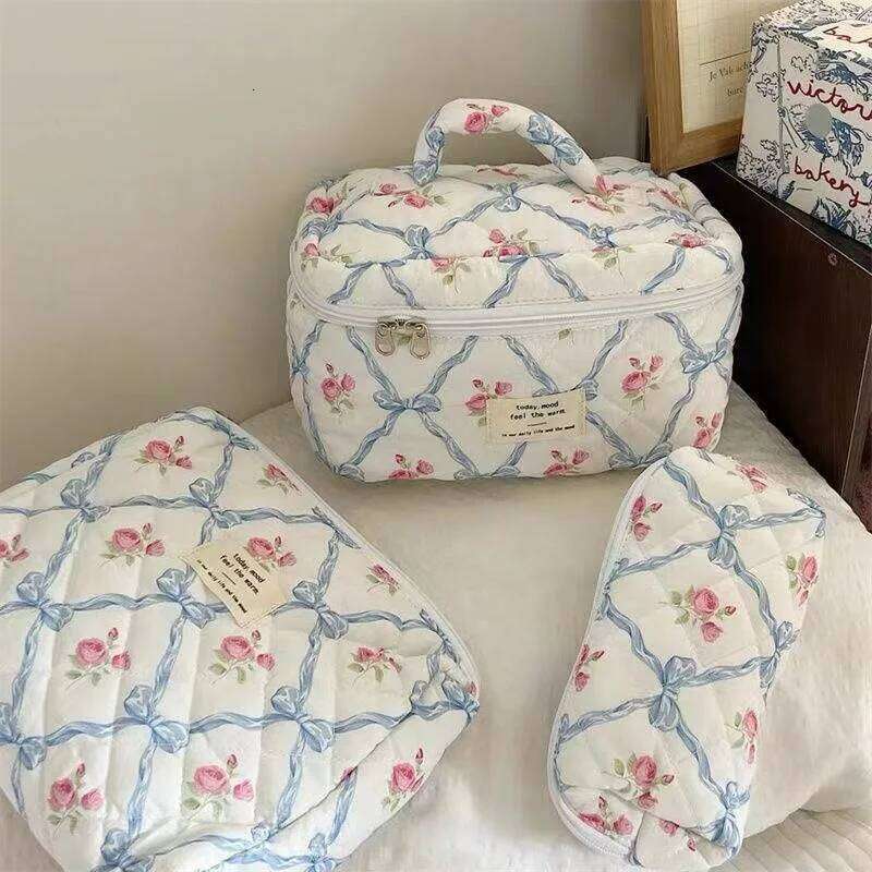 Cute Bow Flower Quilting Cotton Makeup Bag Women Zipper Cosmetic Organizer Female Cloth Handbag Portable Toiletry Case for Girls XJ260310