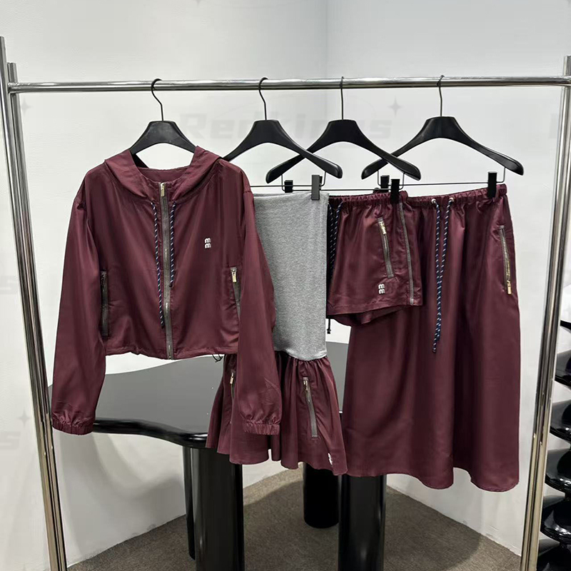 Summer Nylon Jacket Dress Hooded Jackets Shorts Set Luxury Slash Neck Dresses Holiday Beach Skirt Designer Jacket Dresses