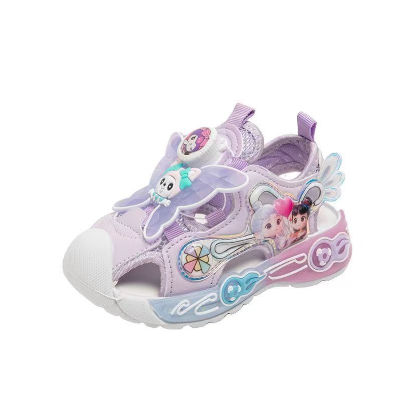 Summer girls' sports sandals, with breathable soles that are soft, elastic and lightweight. Campus casual cartoon-style buttoned light-up shoes f