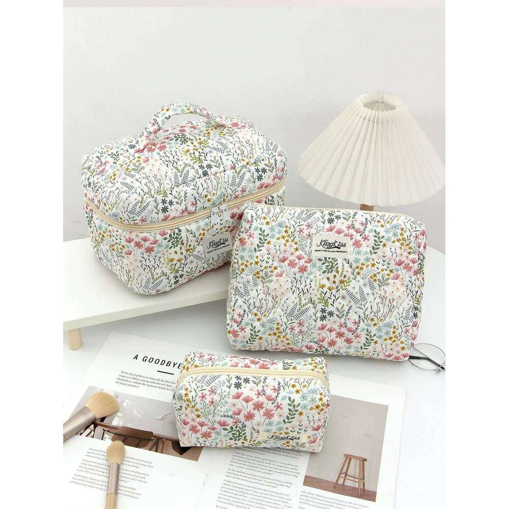 1pc Green floral quilted large capacity cute bag, multifunctional portable makeup bag XJ260310