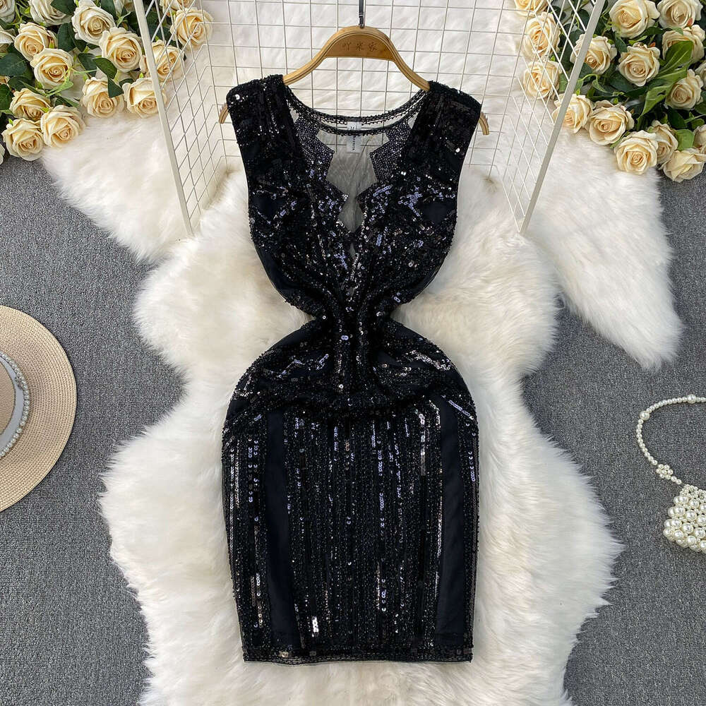 European and American mesh sequin V-neck women's sleeveless dress 2026 new high-end waist cinching slimming and slimming