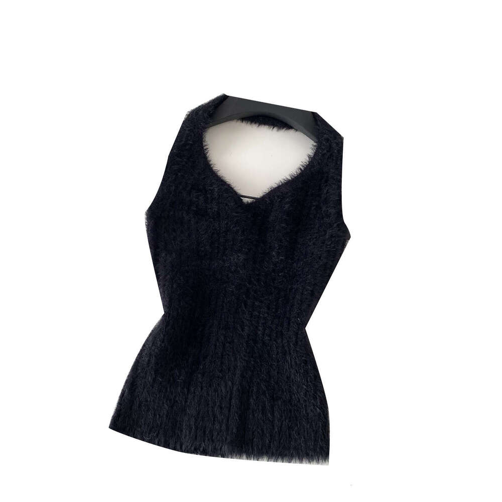 Designer's fashionable backless collar fur knitted women's vest for autumn and winter, pure and tempting, slim fit backless