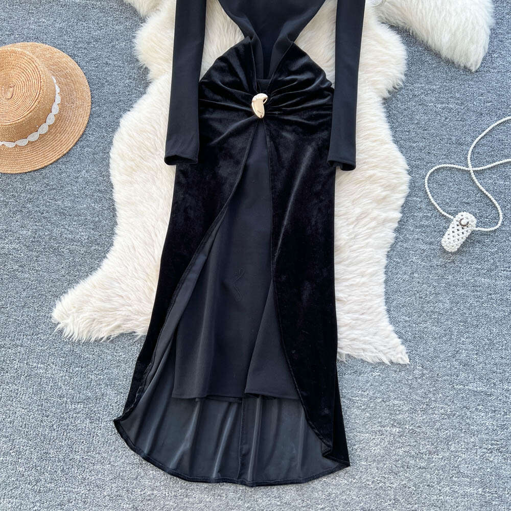 High end niche social celebrity style velvet dress with metal buckle and pleated waist, French style light luxury black