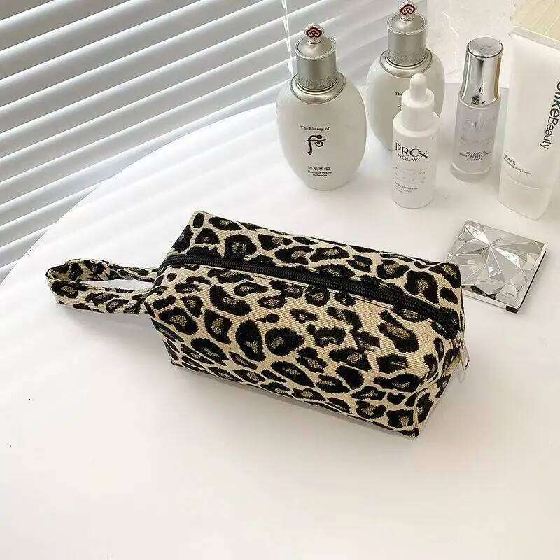 Leopard Print Makeup Bags Pen High Quality WOMEN'S Large Capacity Pillow Bag Portable Storage Handbag Free Shipping XJ260310