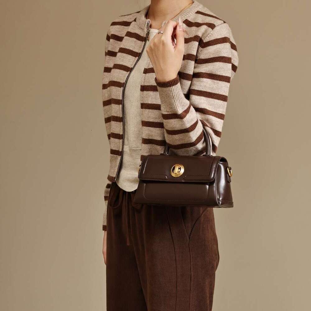 Luxury Shoulder Bags Totes Hobo HHJBAG High End Red Small Square Women New Commuting Handbag Crossbody Bridal Bag Suitable For Daily Use SENYY