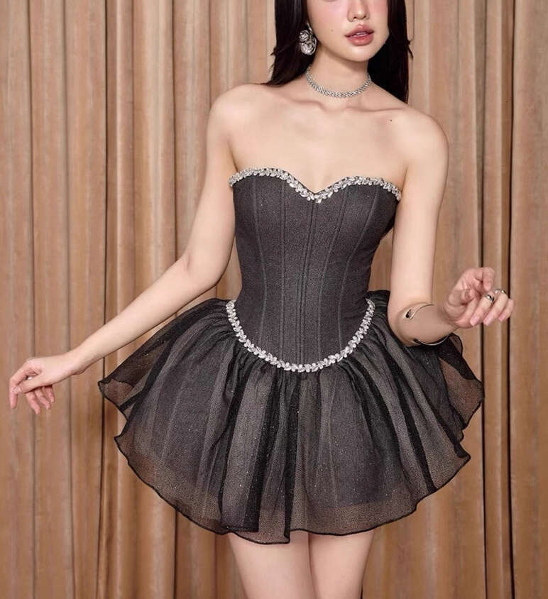 2026 new women's niche design celebrity sweet and spicy style sexy strapless light luxury diamond decoration waist cinching fluffy mini skirt