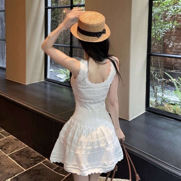2026 hollow jacquard pure desire U-neck knitted vest white summer outfit new waistband vest elegant short skirt
