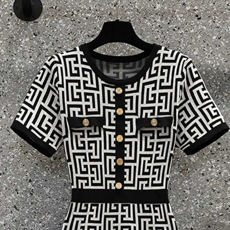 Oversized Women Clothing Summer New Temperament Buttons Knitted Dress Ladies Fashionable Geometric Slim Knitting O-neck DressesT260310