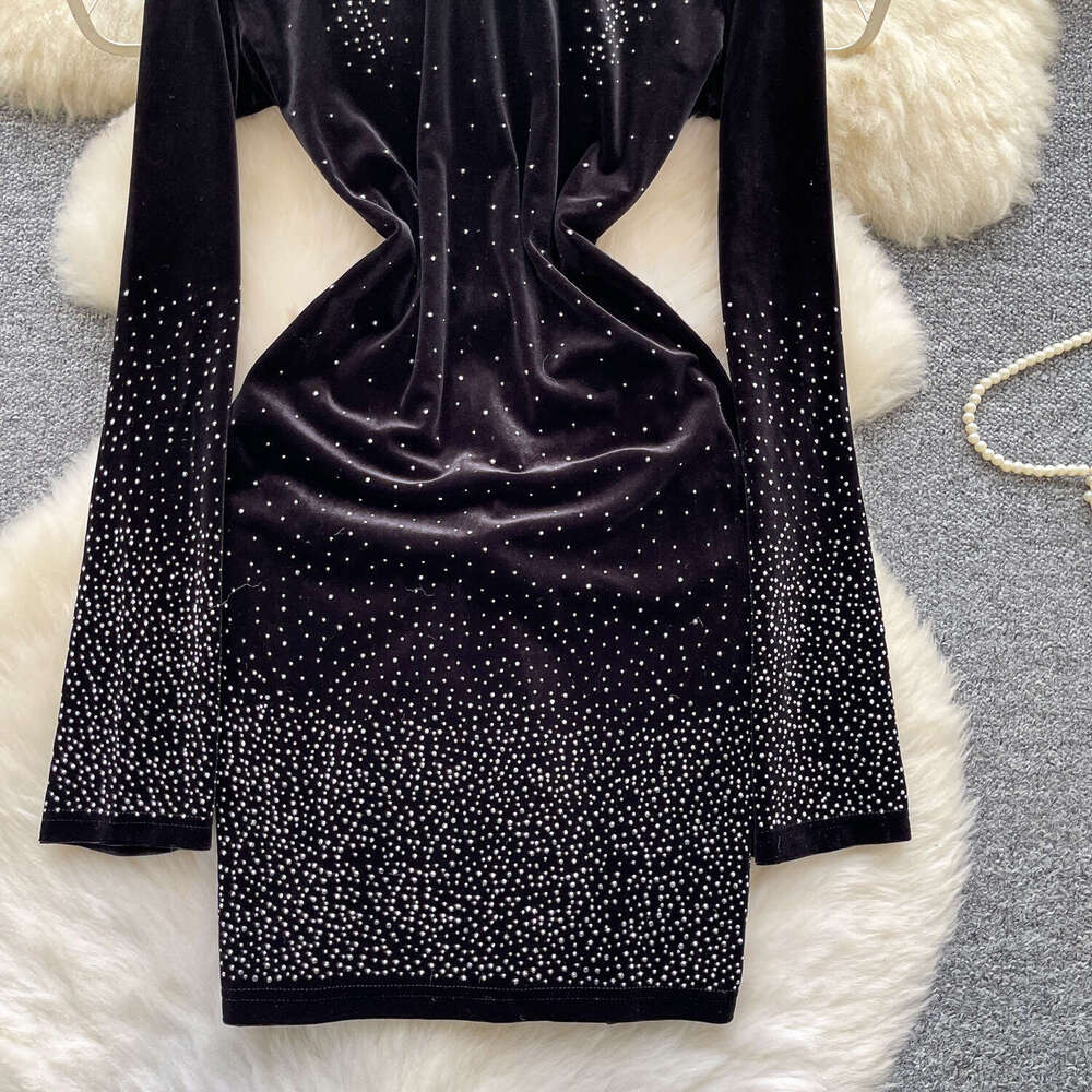 Ladies' black evening gown, European and American niche, light luxury, heavy rhinestone details, waist cinching, slimming and elegant