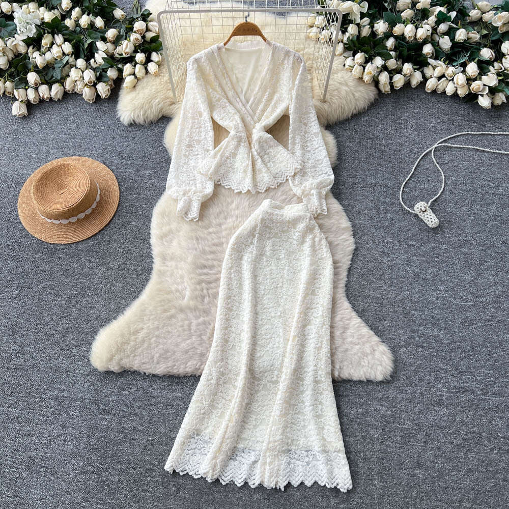 French elegant high-end socialite set with exquisite bead decoration, V-neck long sleeved waistband lace top and high waisted skirt