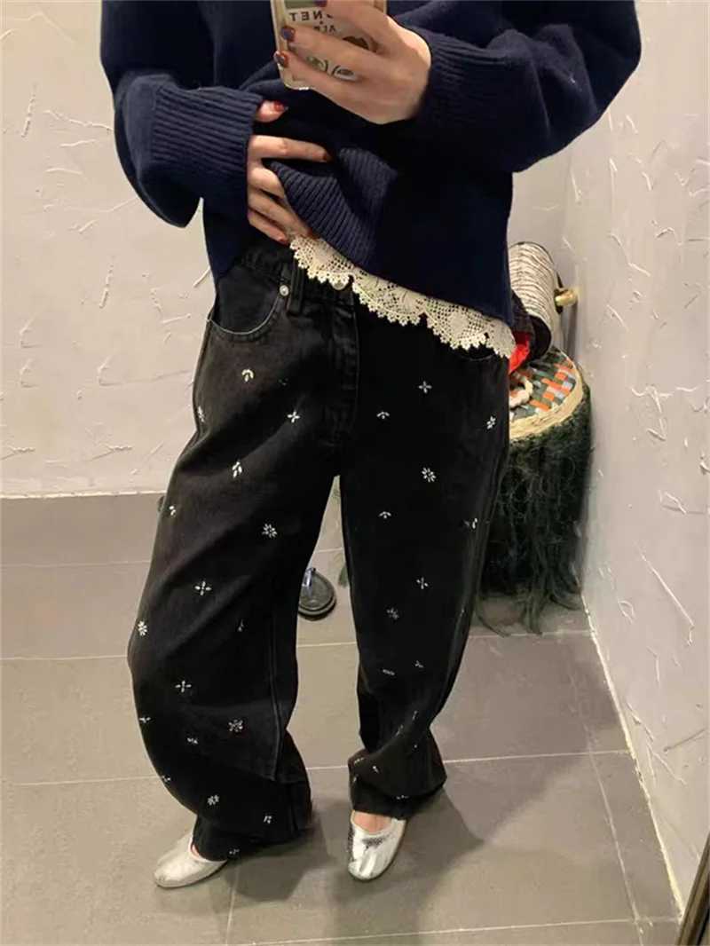 Rhinestone Flower Denim Long Pants Women Letter Embroidery Straight Casual Jeans for Female 2025 Spring SummerT260310