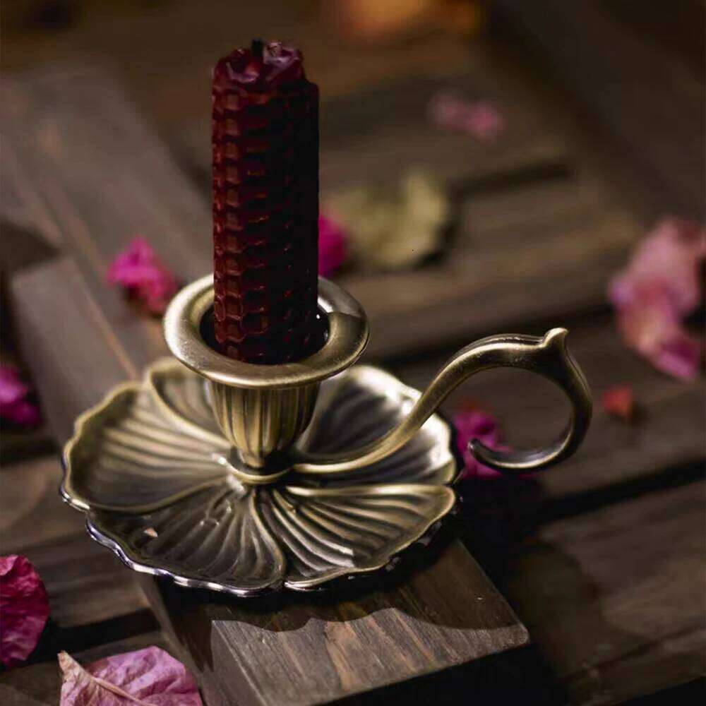 Nordic Candle Holder European Style Antique Candlestick Vintage Hand Held Candelabrum Zinc Alloy Retro Pricket H260310