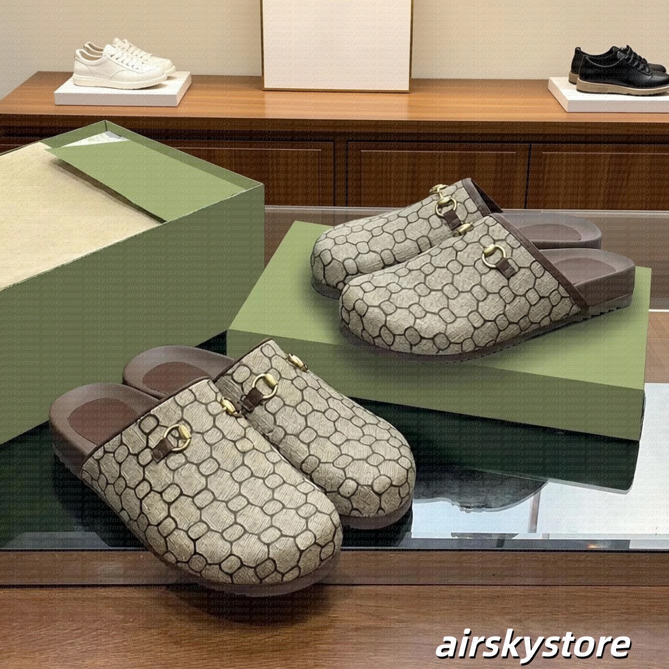 Designers clogs Luxury Slippers Slide mules Women Ladies flip flops Rubber Hollow Platform Sandals Flip Flops Scuffs Lovely Sunny Beach Shoes eur 35-46