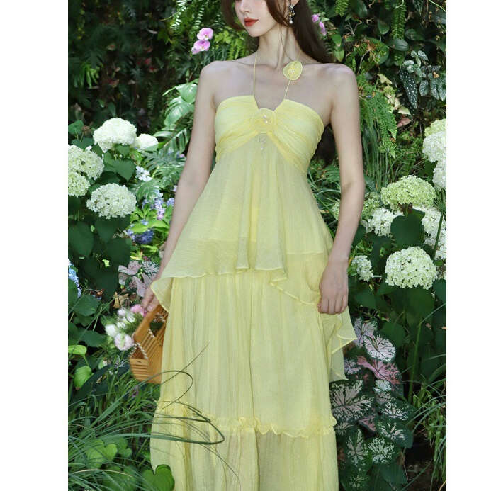 2026 designer niche design high-end tea break French chic style seaside vacation yellow camisole skirt