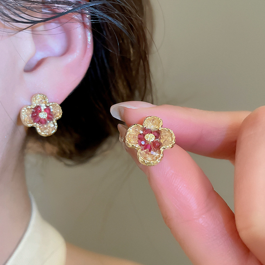 Spring new floral earrings are exquisite, elegant, sweet, with luxurious sophisticated feel, featuring a unique and niche design - view 4