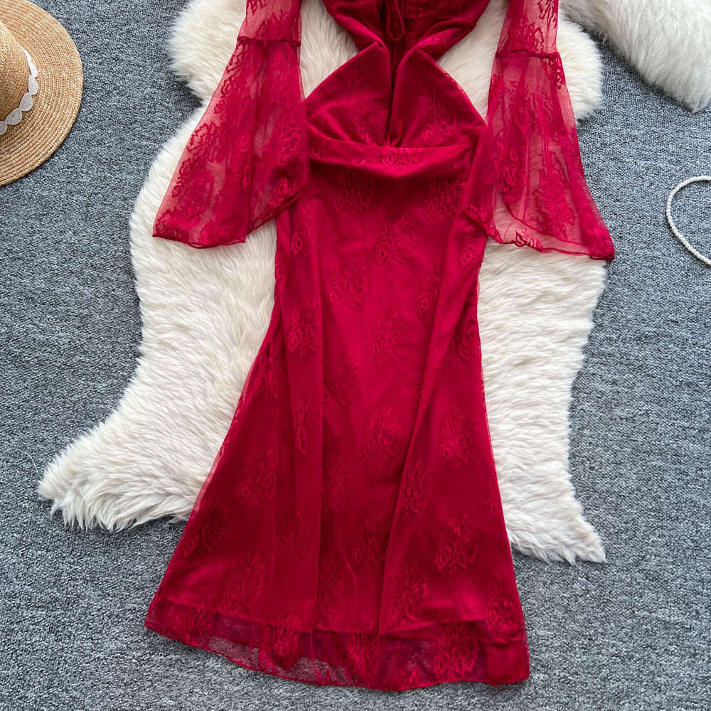 Women's red evening dress, European and American fashion, elegant square neck, bell shaped sleeves, waist cinching, slim fitting lace dress