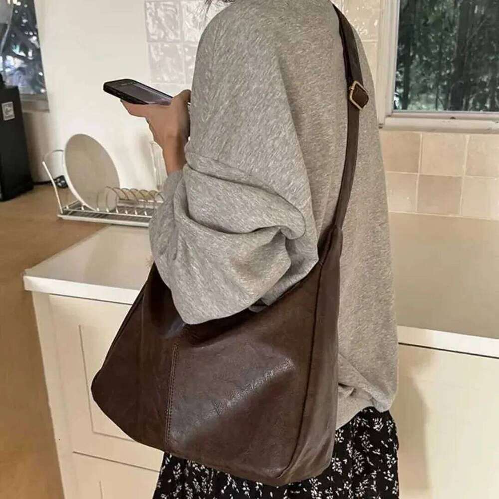 PU Leather Commuter Fashion Vintage Casual Tote Bag Maillard Stylish Crossbody Bags for Women Texture Large Capacity Temperament XJ260310