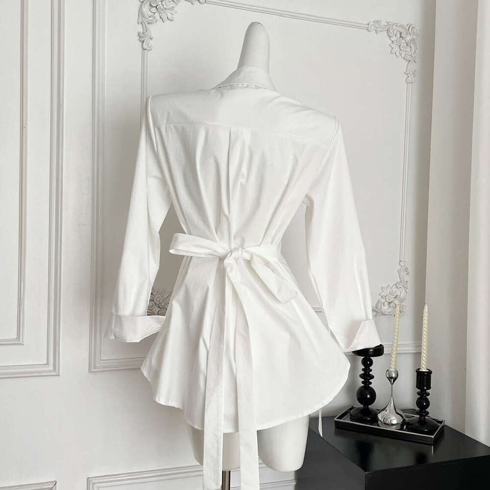 Designer French fashion slim fit women's 2026 new lace patchwork low neck long sleeved shirt