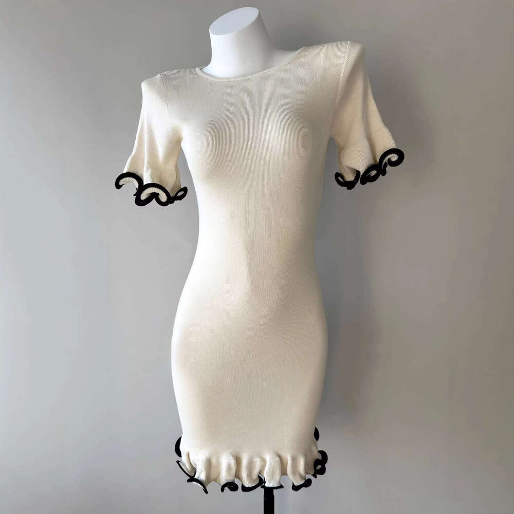 Sexy tight pleated short skirt with curled edges, slim knit dress with long sleeves, solid color, European and American women's summer wear