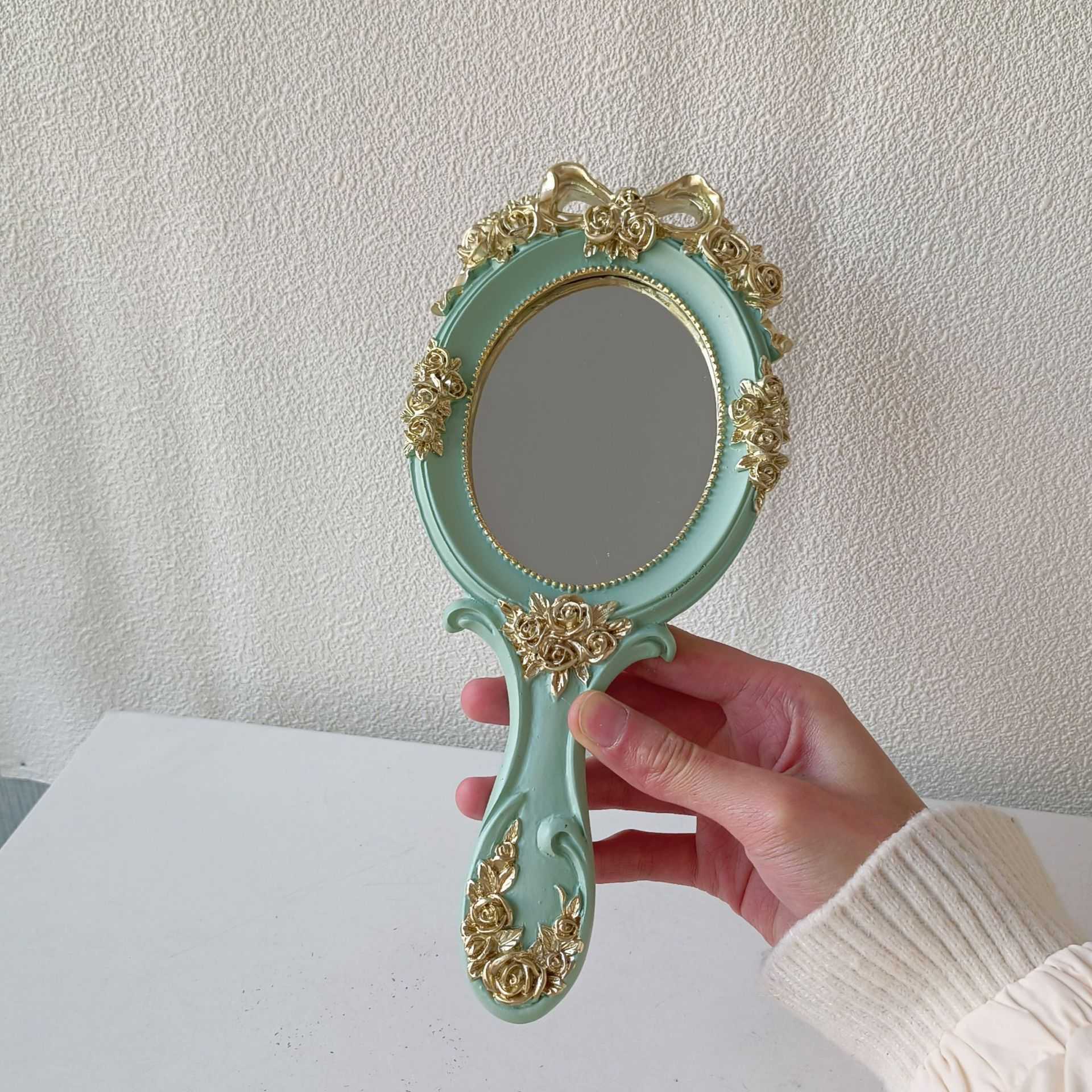 European handle mirror hand-held mirror hand-held mirror oval Hotel photo antique Baroque gold mirror T260310