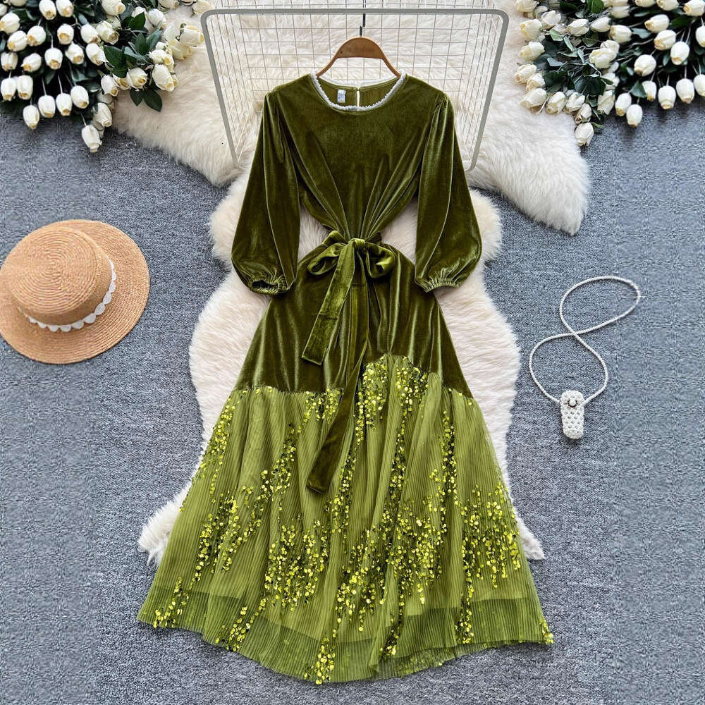 French style light luxury socialite dress with exquisite beaded round neck, long sleeved velvet waist, sequins and mesh combination