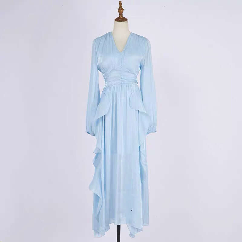 2026 new European and American niche goddess elegant and elegant solid color silk V-neck ruffled hem flowing long skirt