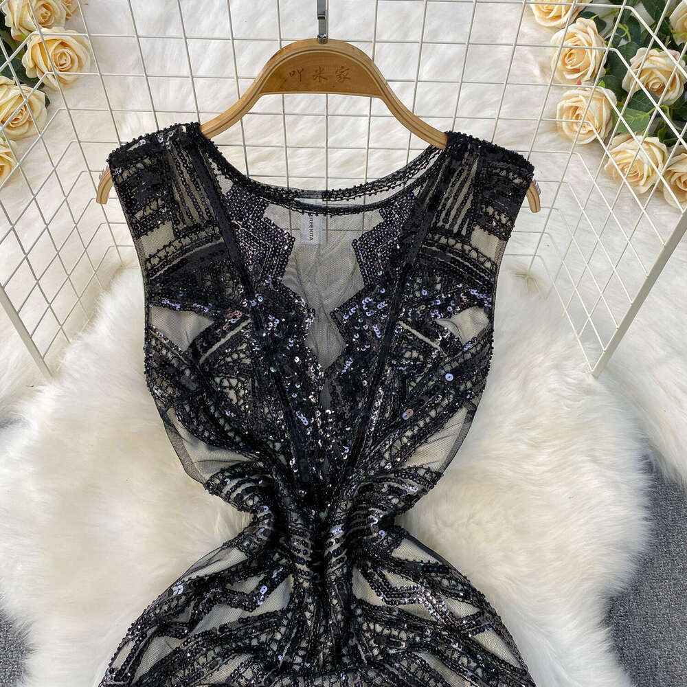 European and American mesh sequin V-neck women's sleeveless dress 2026 new high-end waist cinching slimming and slimming