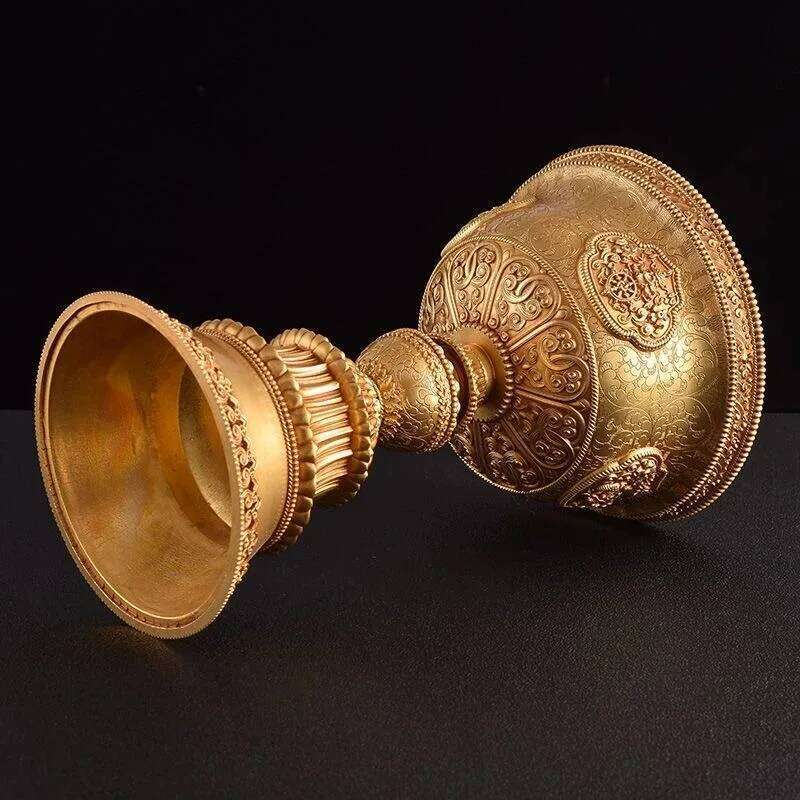 Tibetan Brass Candle Lamp Handicraft Embossed Inlaid Gem Tantric Candlestick Buddhist Wedding Altars Indoor Desktop Decoration H260310